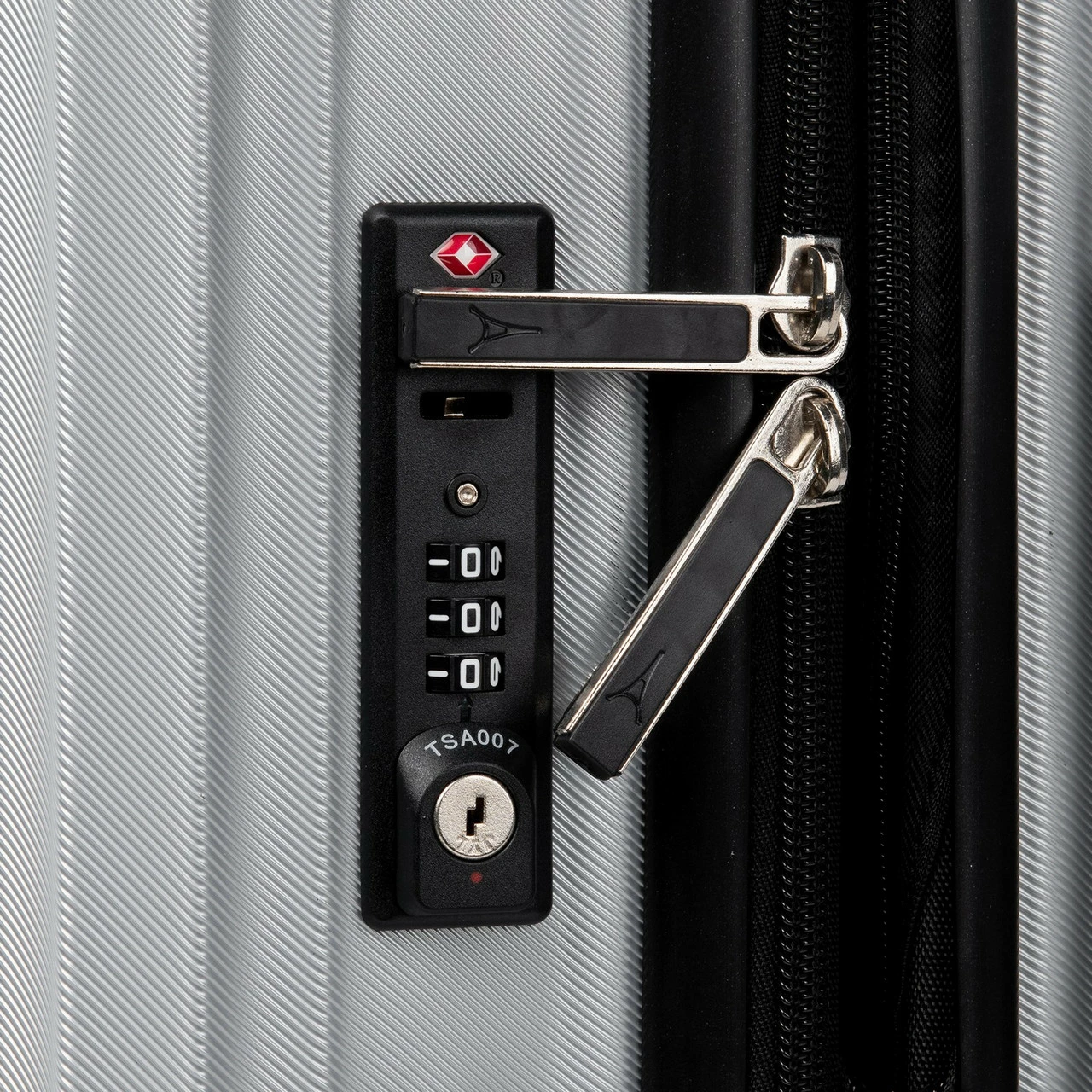 Travelpro Maxlite Air Expandable Large Suitcase - 78cm 8 Travelpro Maxlite Air Expandable Large Suitcase - 78cm - Image 8