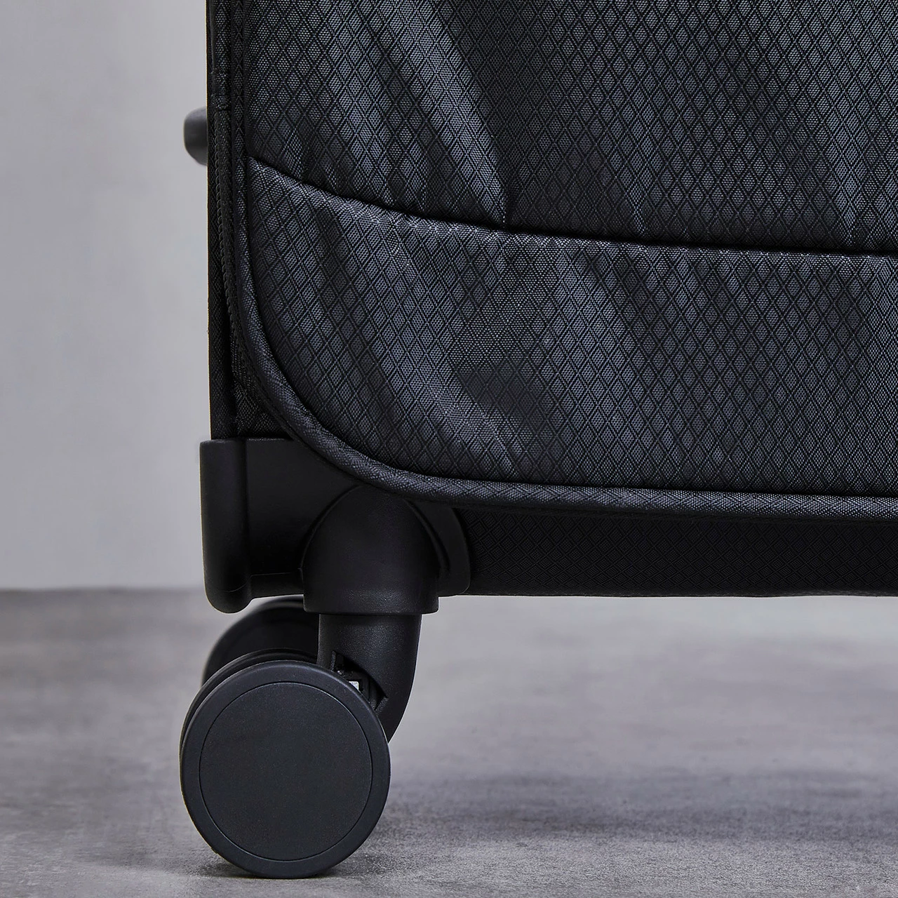 Rock Rocklite 4 Wheel Medium Suitcase - 68cm 4 Rock Rocklite 4 Wheel Medium Suitcase - 68cm - Image 4