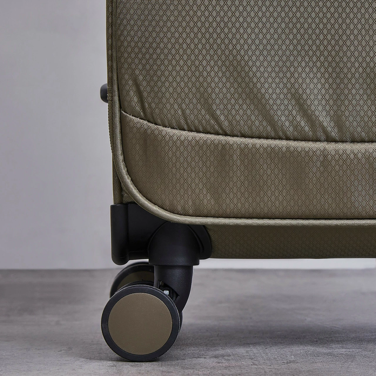 Rock Rocklite 4 Wheel Medium Suitcase - 68cm 8 Rock Rocklite 4 Wheel Medium Suitcase - 68cm - Image 8