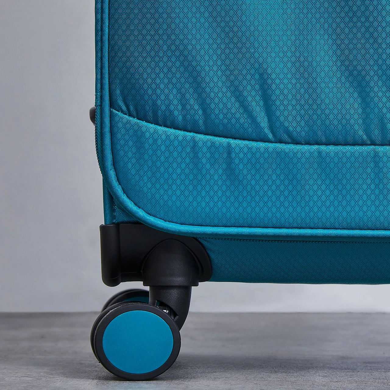 Rock Rocklite 4 Wheel Large Suitcase - 78cm 16 Rock Rocklite 4 Wheel Large Suitcase - 78cm - Image 16