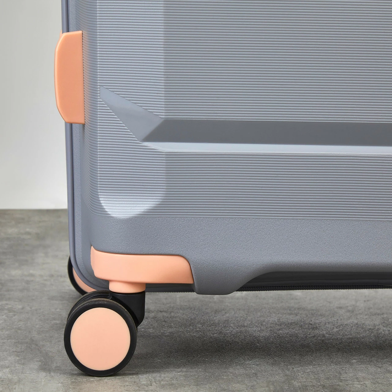 Rock Tulum 4 Wheel Exp Medium Suitcase - 66cm 20 Rock Tulum 4 Wheel Exp Medium Suitcase - 66cm - Image 20