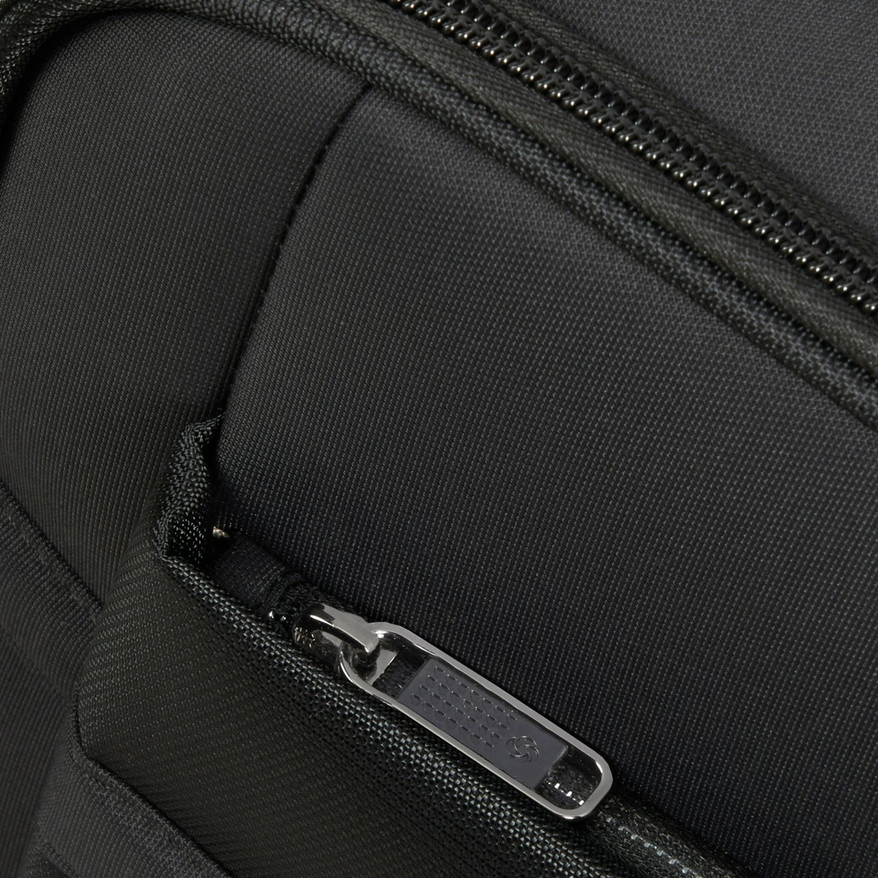 Samsonite Airea 4 Wheel Expandable Medium Suitcase - 67cm 11 Samsonite Airea 4 Wheel Expandable Medium Suitcase - 67cm - Image 11