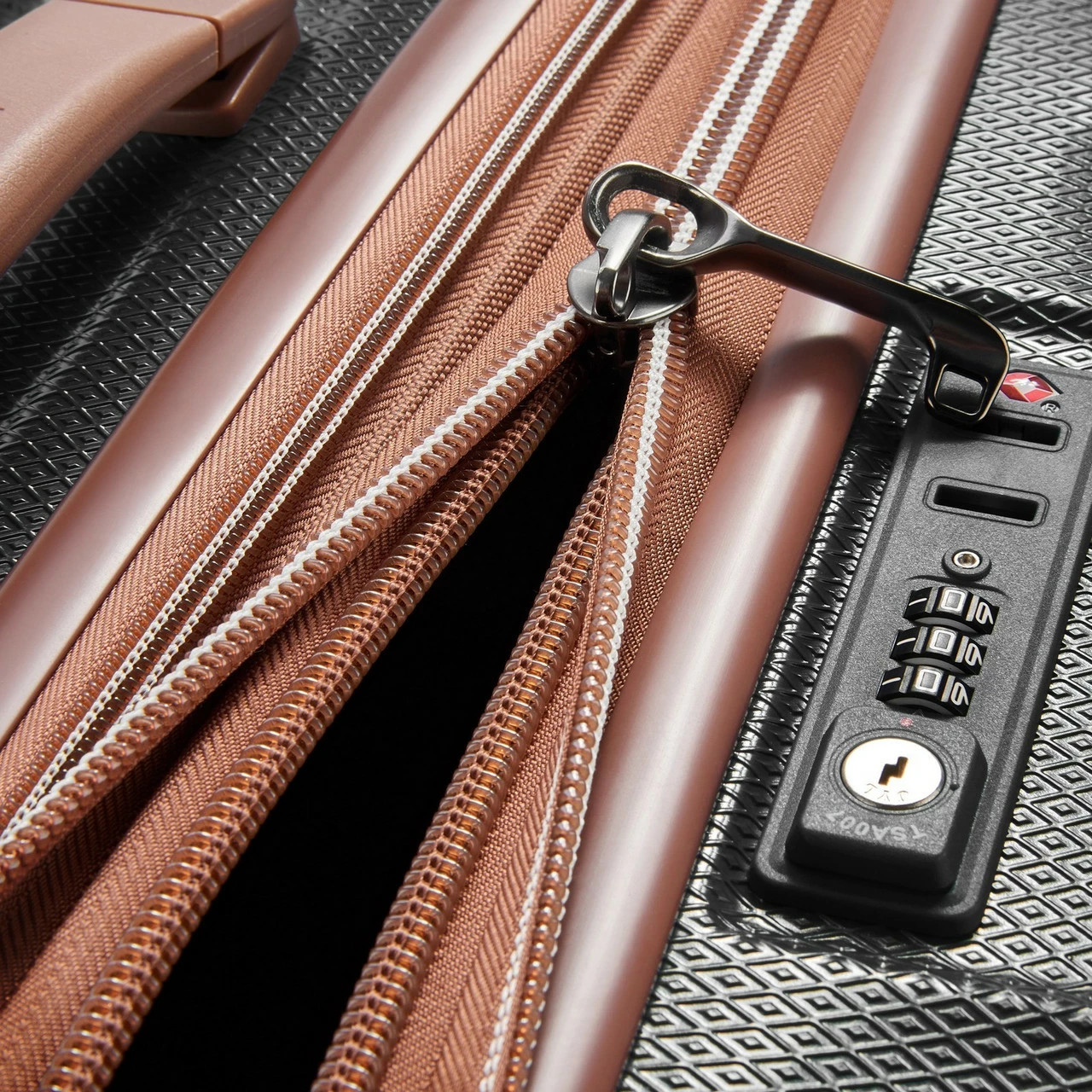 Delsey St. Tropez 4 Wheel Expandable Medium Suitcase - 67cm 7 Delsey St. Tropez 4 Wheel Expandable Medium Suitcase - 67cm - Image 7