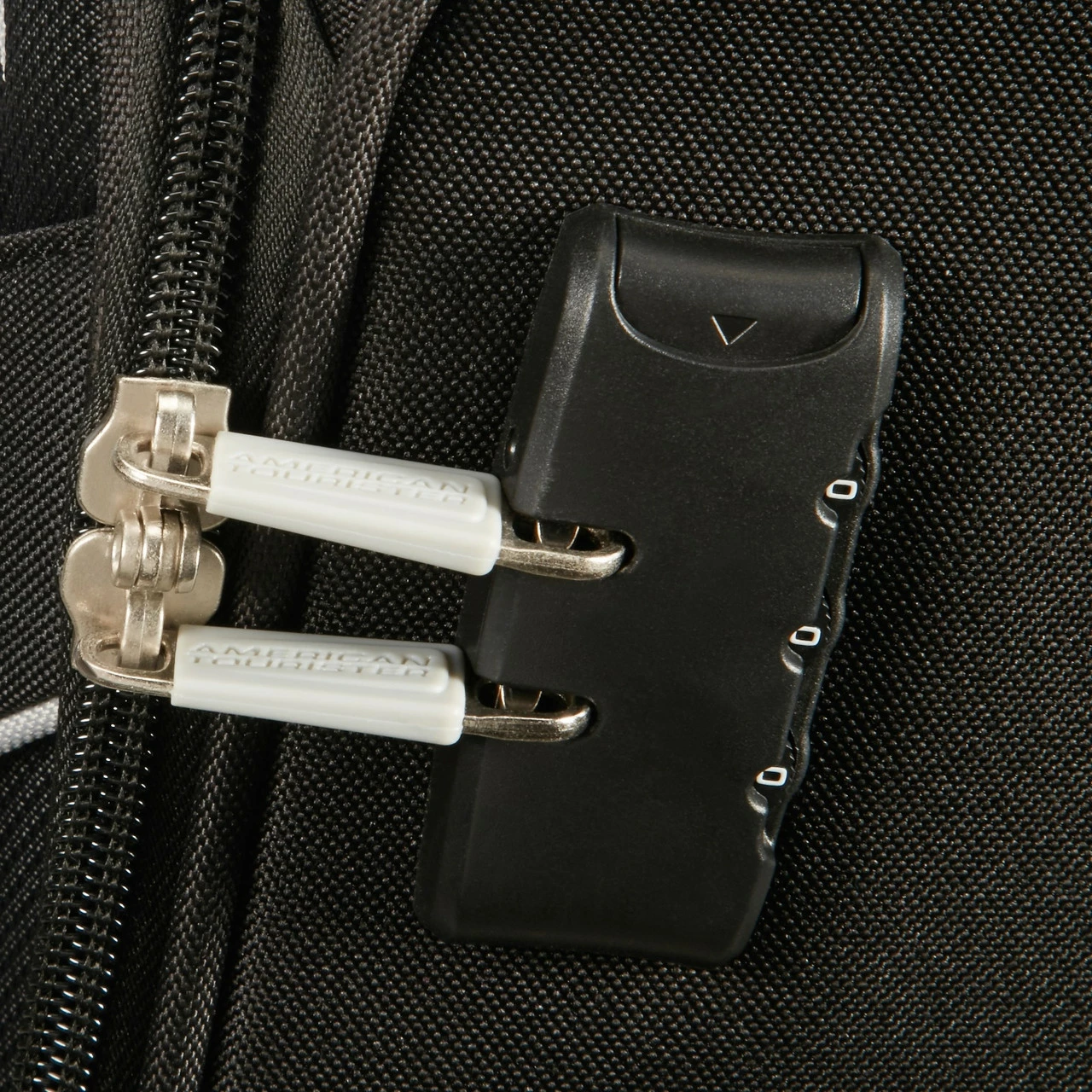 American Tourister Holiday Heat 4 Wheel Cabin Suitcase - 55cm 9 American Tourister Holiday Heat 4 Wheel Cabin Suitcase - 55cm - Image 9